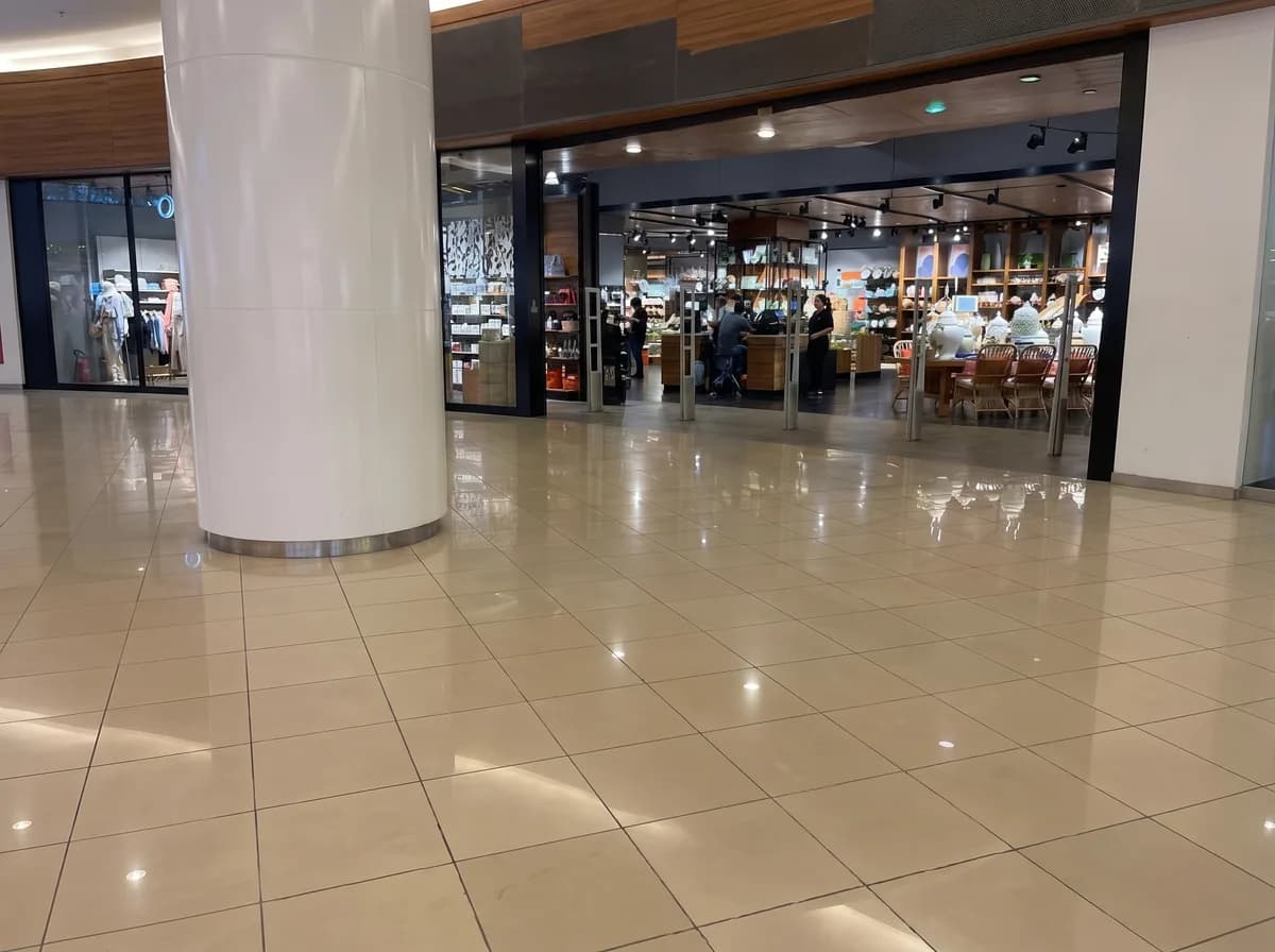 Retail premium · espacio vacío