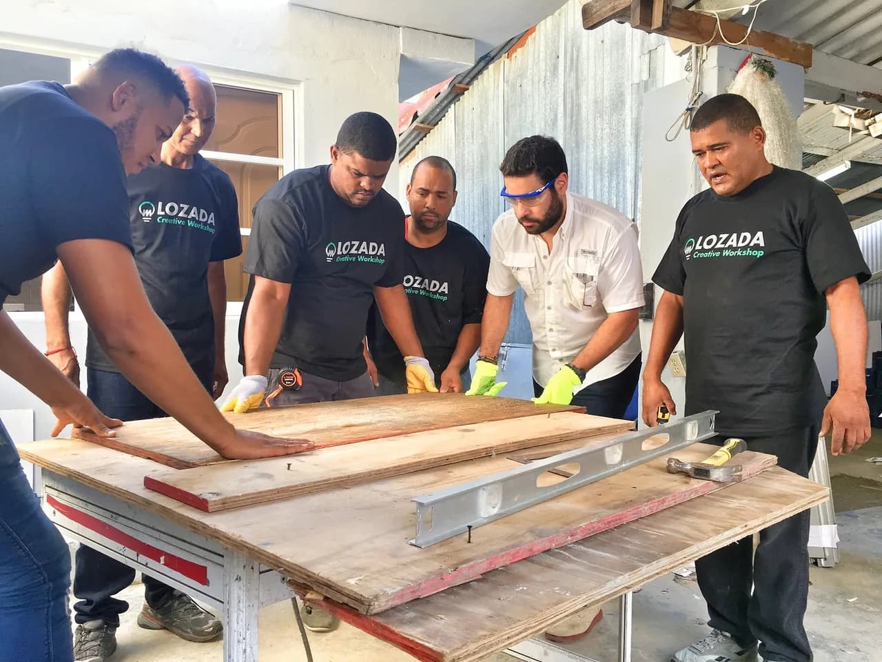 Un taller que fabrica de verdad.