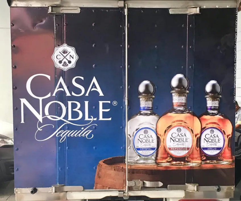 Casa Noble · Exhibidor de tequila
